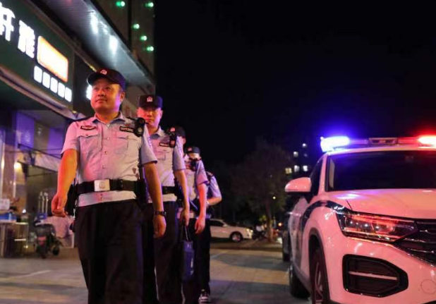江苏盐城阜宁县公安：夜巡夜查为民安