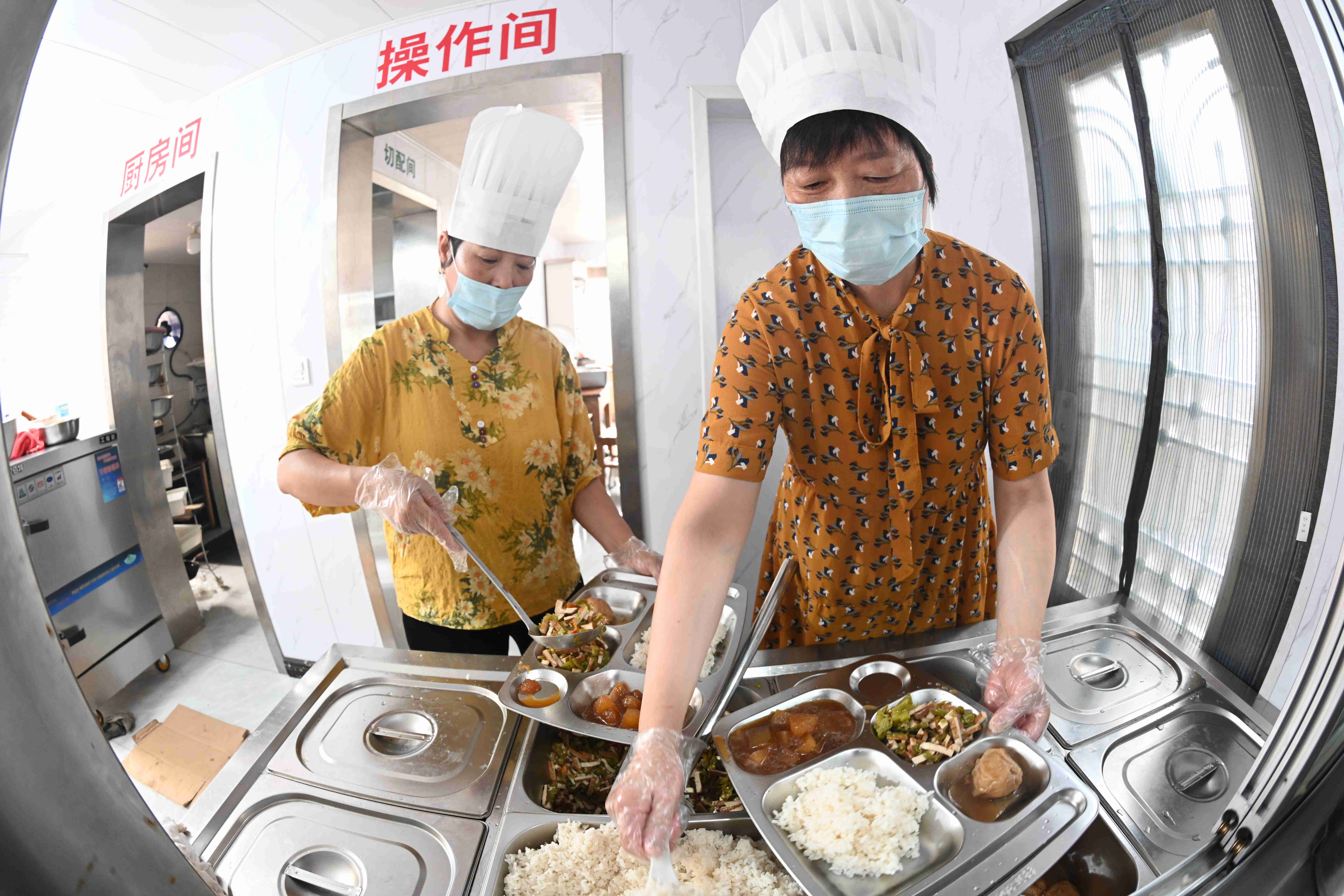 江苏盐城盐都大冈镇：长者幸福食堂，家门口的幸福“食”光