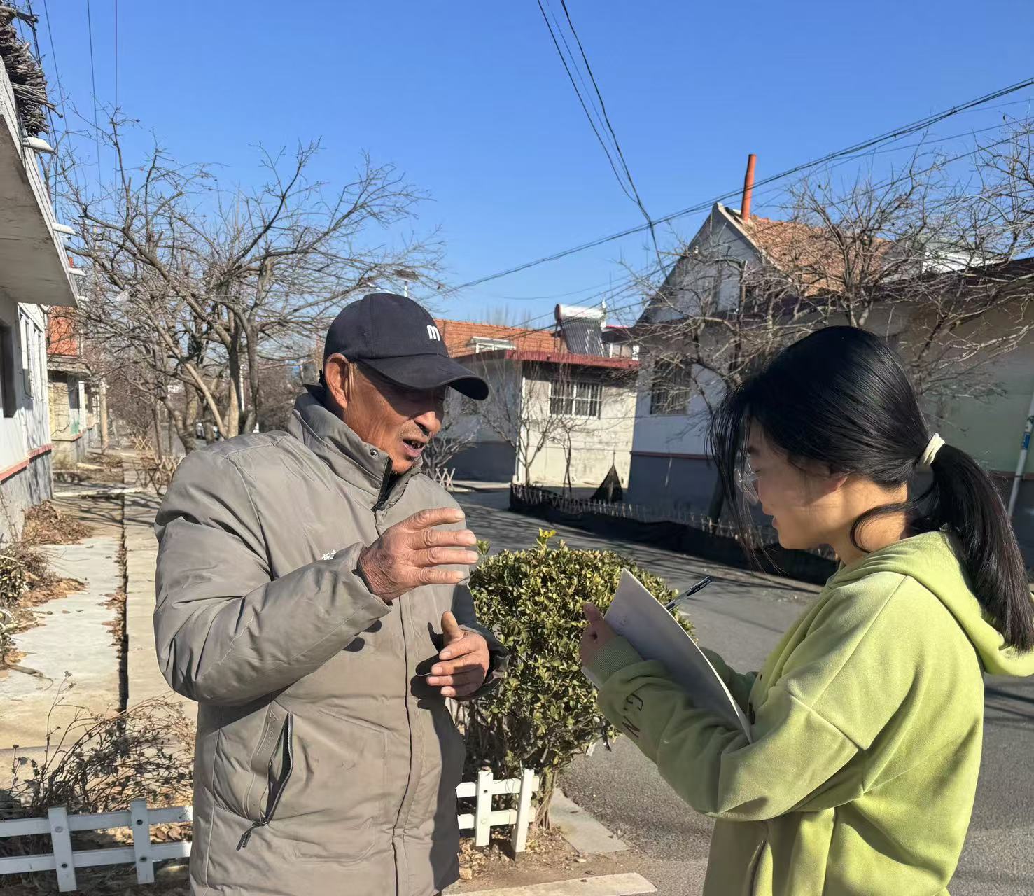 科技连心社区暖，智能便捷老人欢