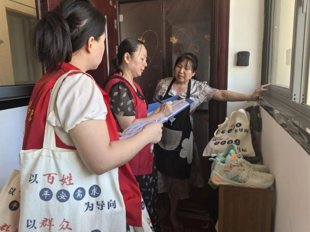 江西奉新:干警进网格,千警联万家