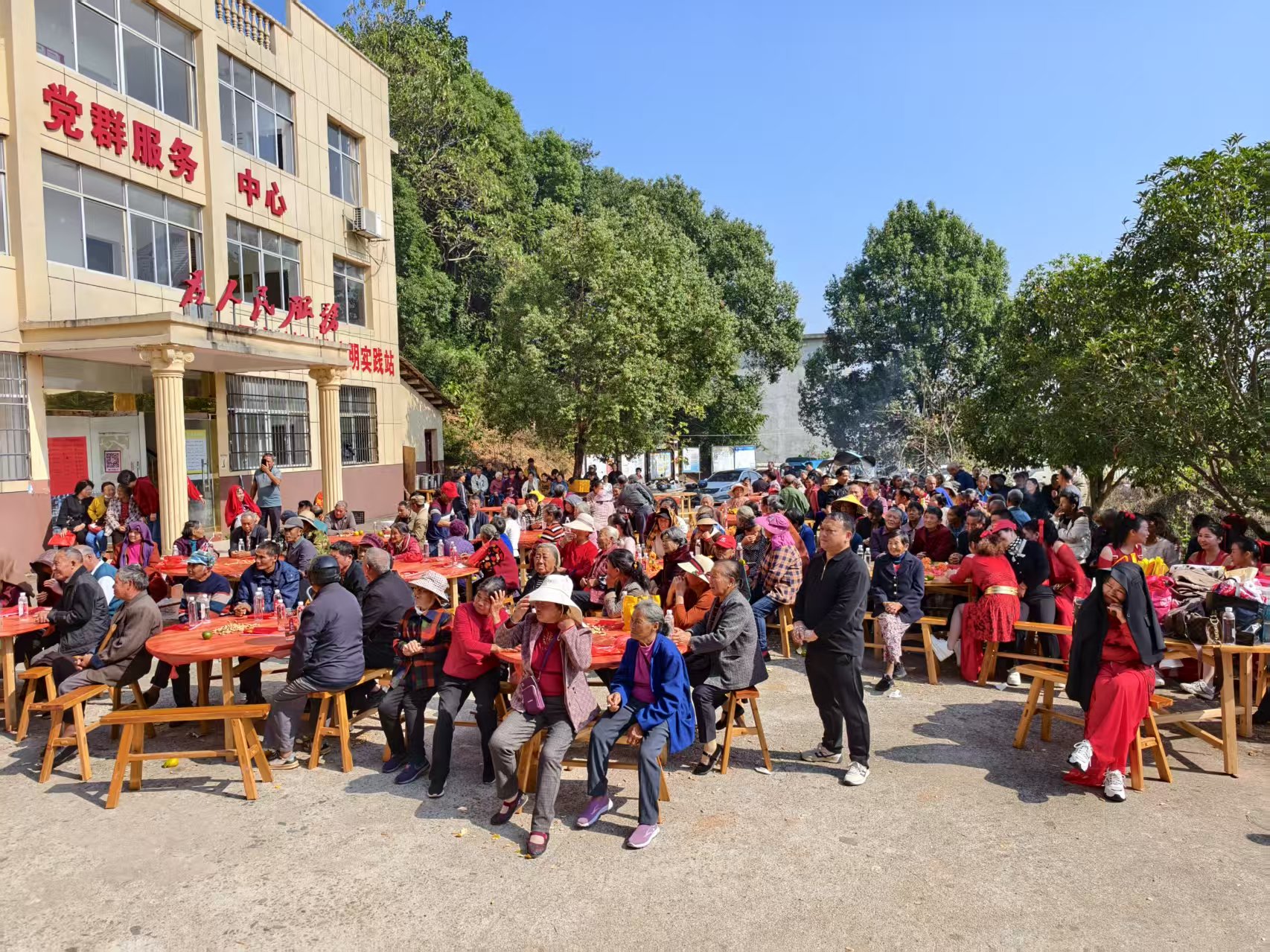 江西奉新：丁家村270余名老人乐享重阳