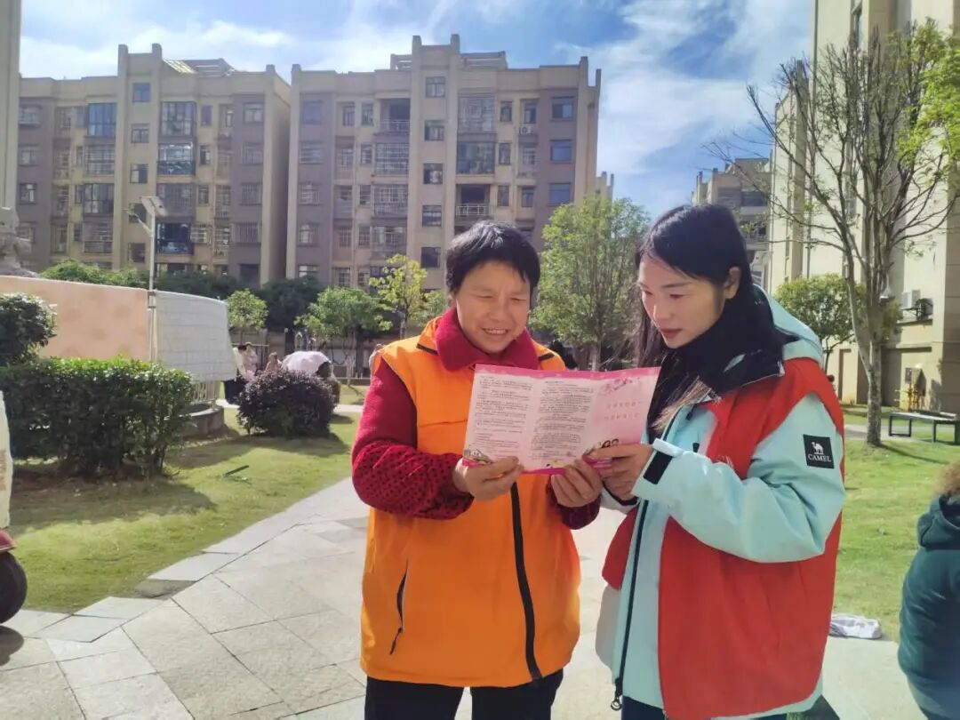 江西奉新：网格员“零距离”普及反家暴法律知识