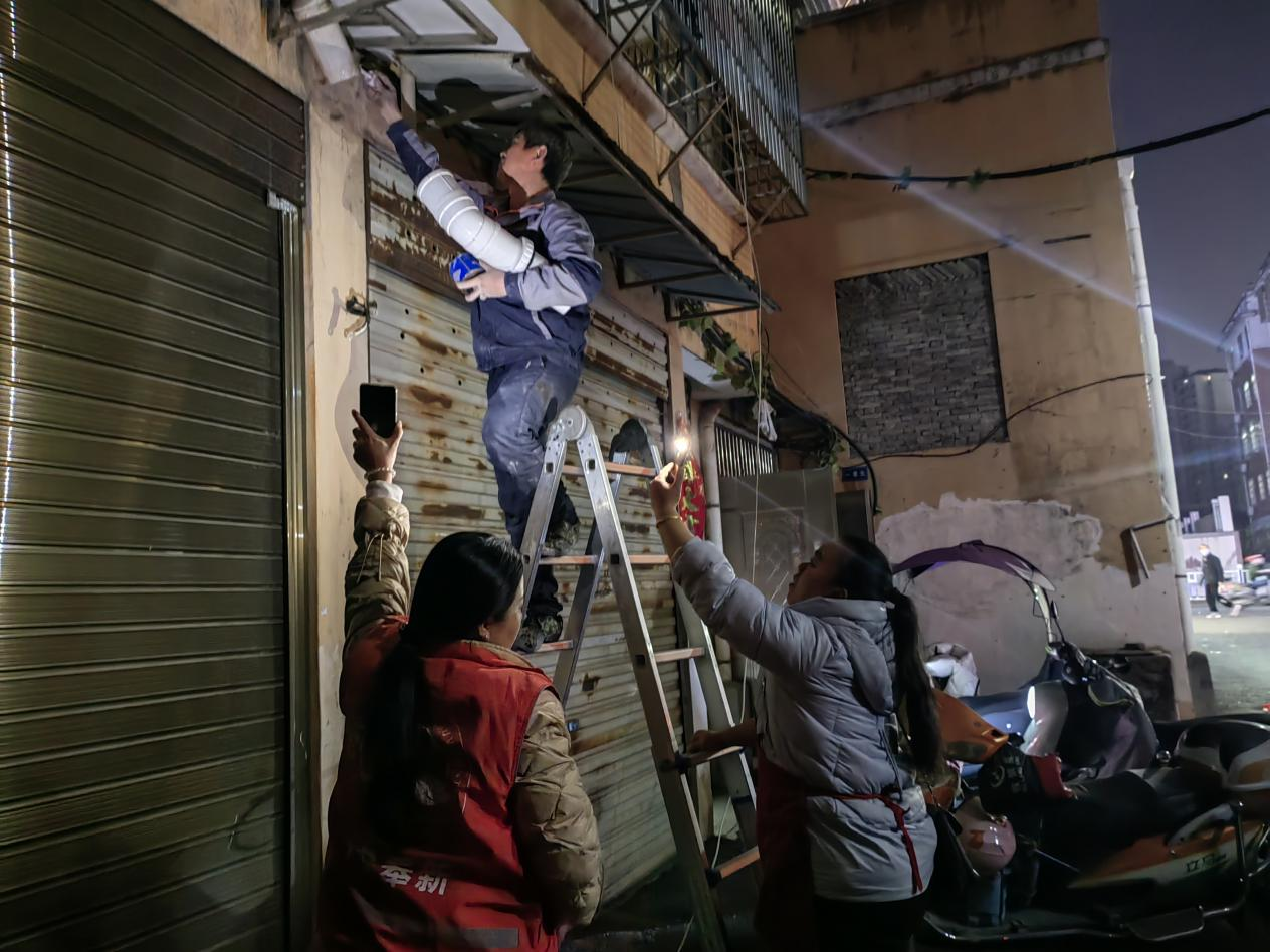 江西奉新：居民合力化解“漏水之忧”