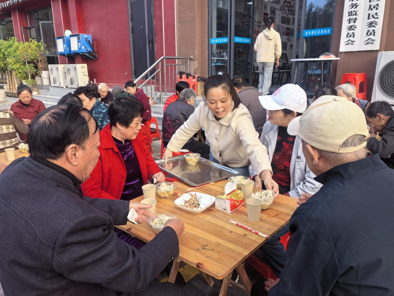 江西奉新：情暖冬至邻里欢聚