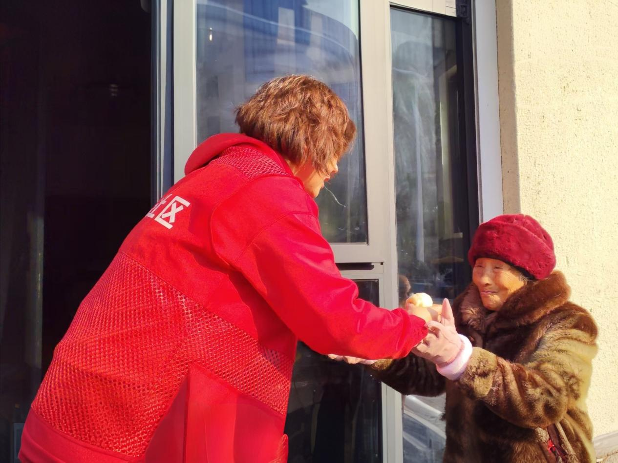 江西奉新：暖心面点送上门