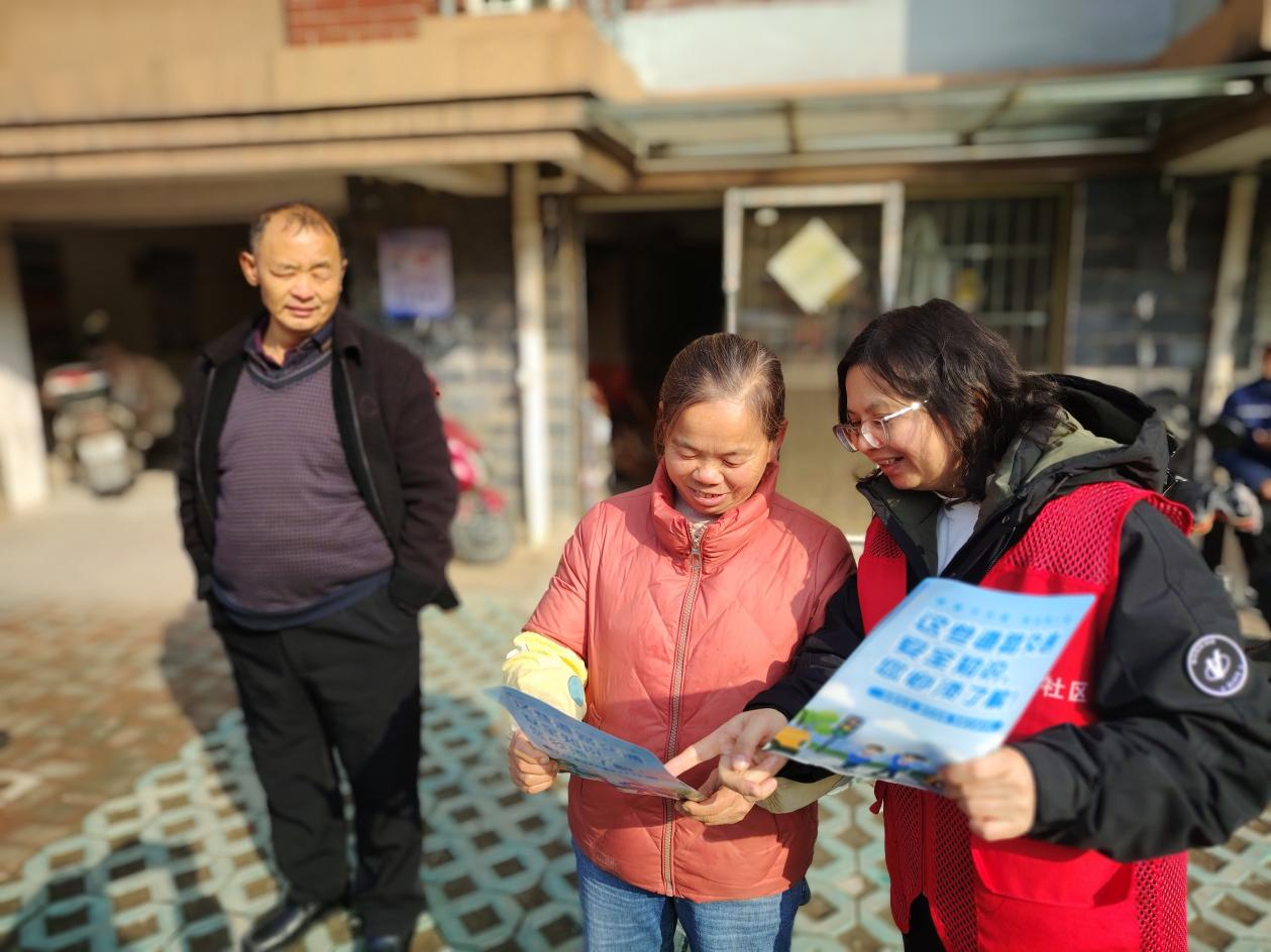 江西奉新：交通安全进社区 守护平安出行路
