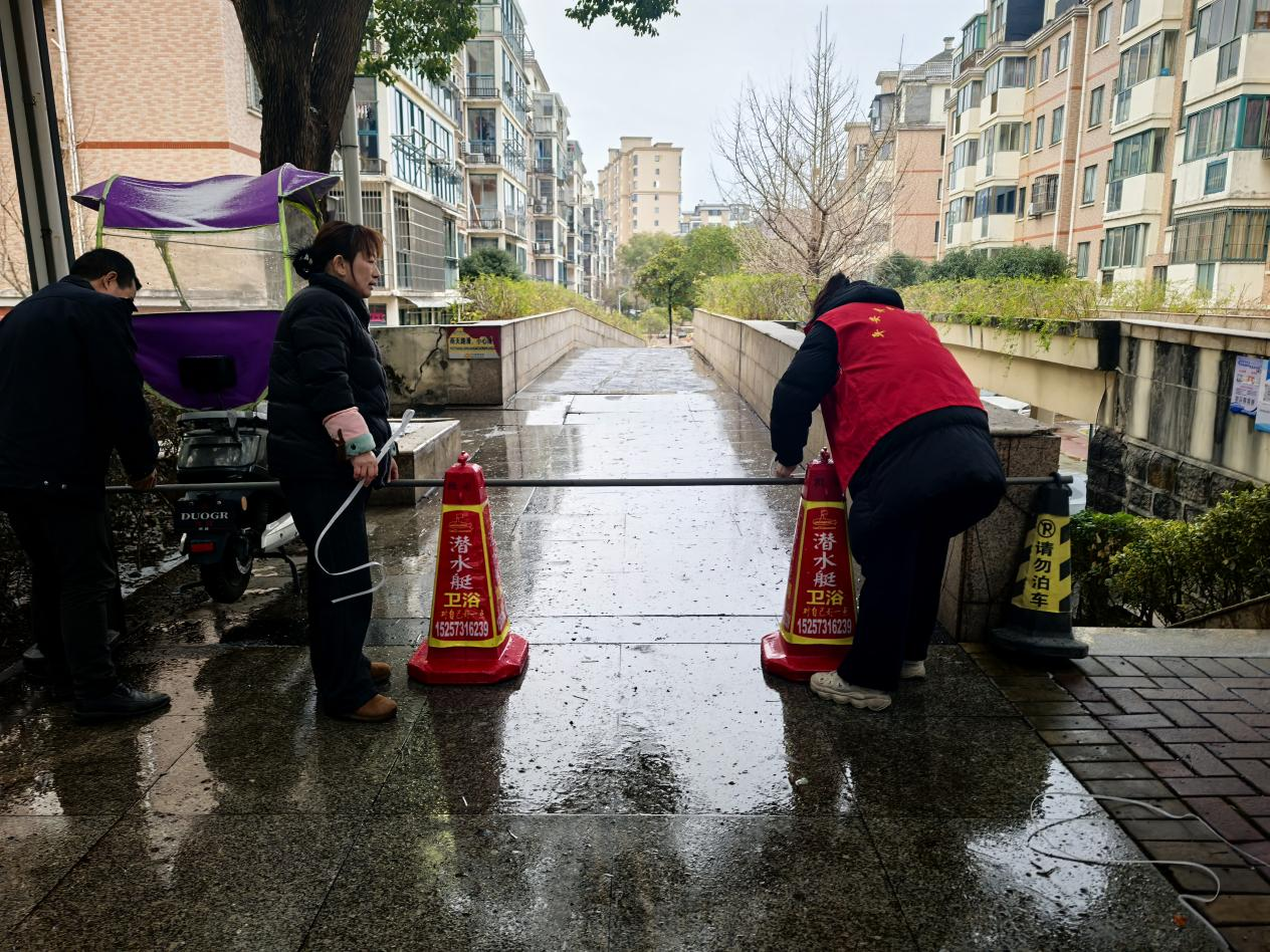 江西奉新：筑牢“防滑安全线”