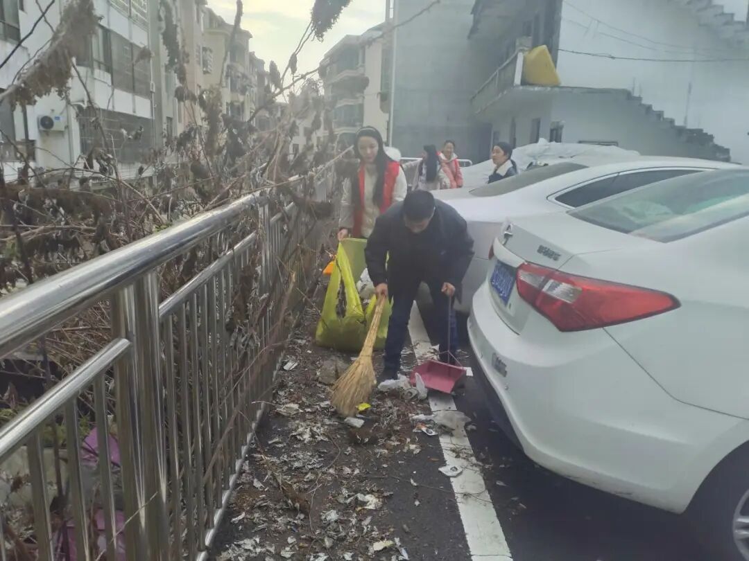 江西奉新：开展环境清扫 美化宜居家园