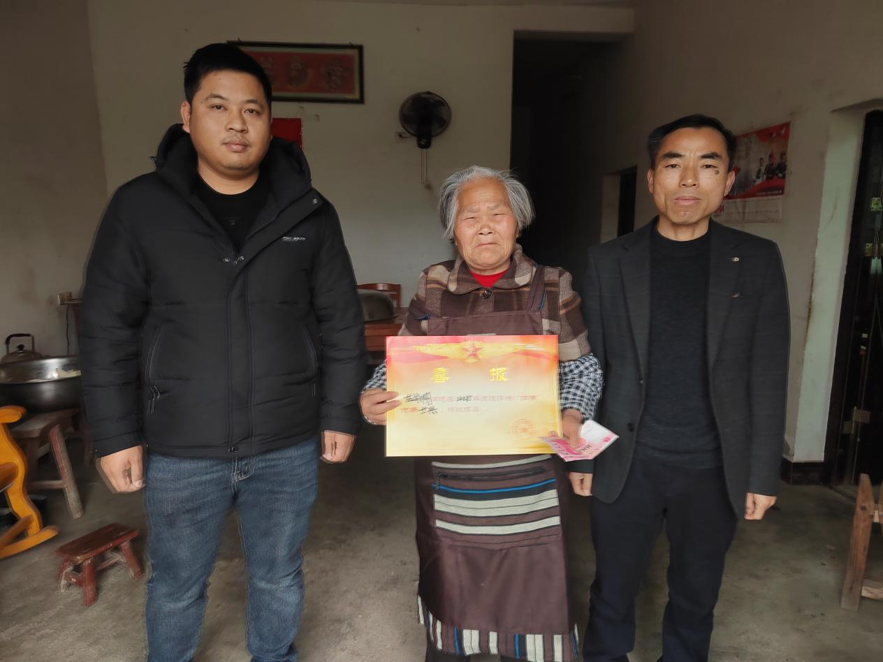 江西奉新：喜报送家门