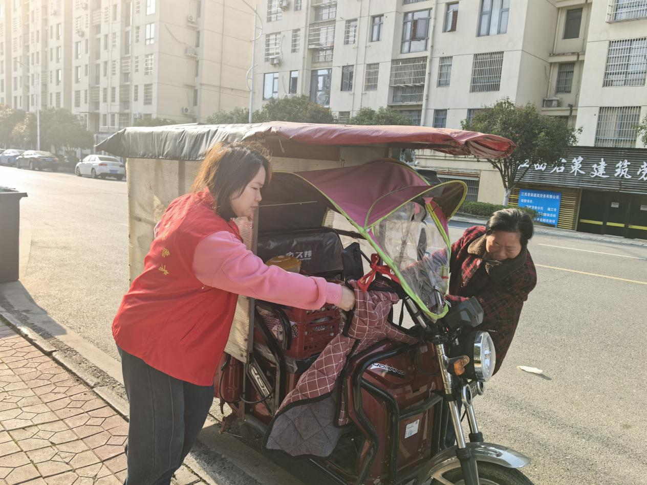 江西奉新：贴心服务，温暖人心