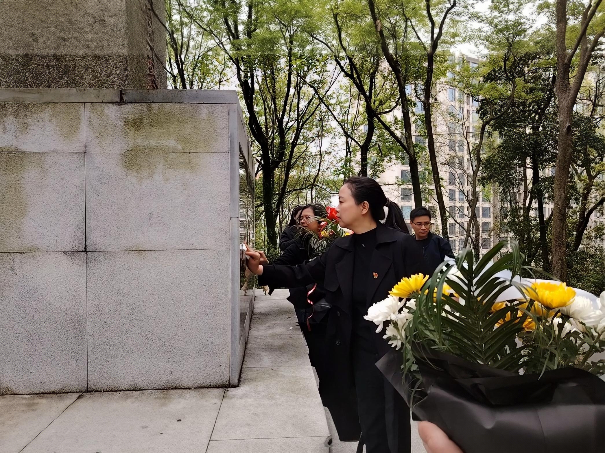 江西奉新：清明祭扫忆先烈