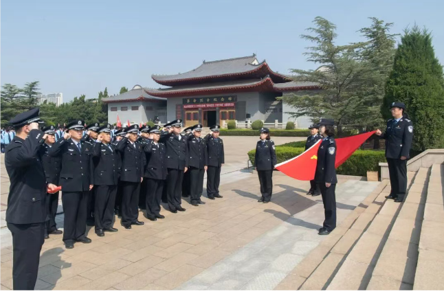 青岛市强制隔离戒毒所开展“赓续红色血脉 树立正确政绩观”祭奠先烈活动