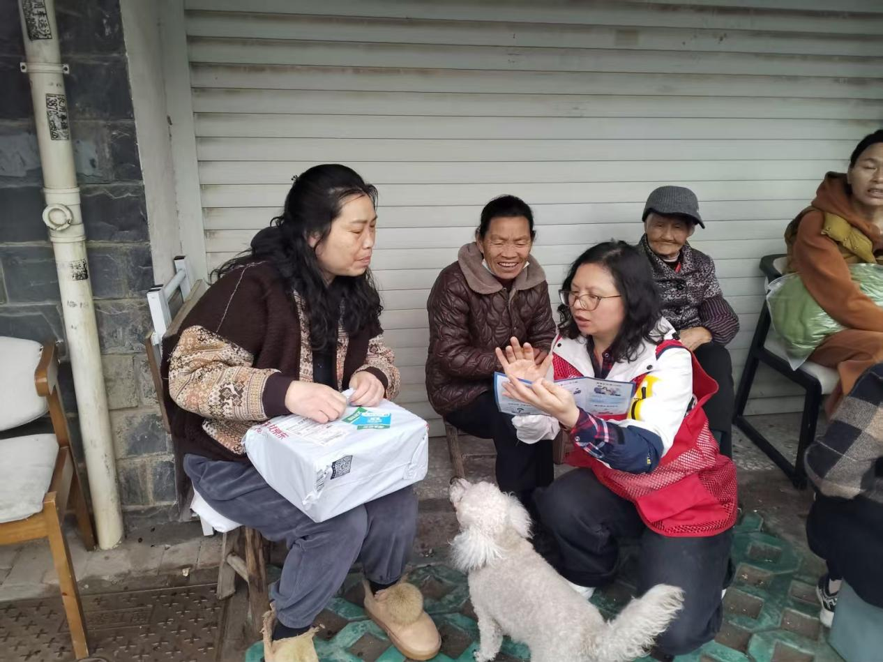 江西奉新： 惠民保险进社区 健康守护暖民心