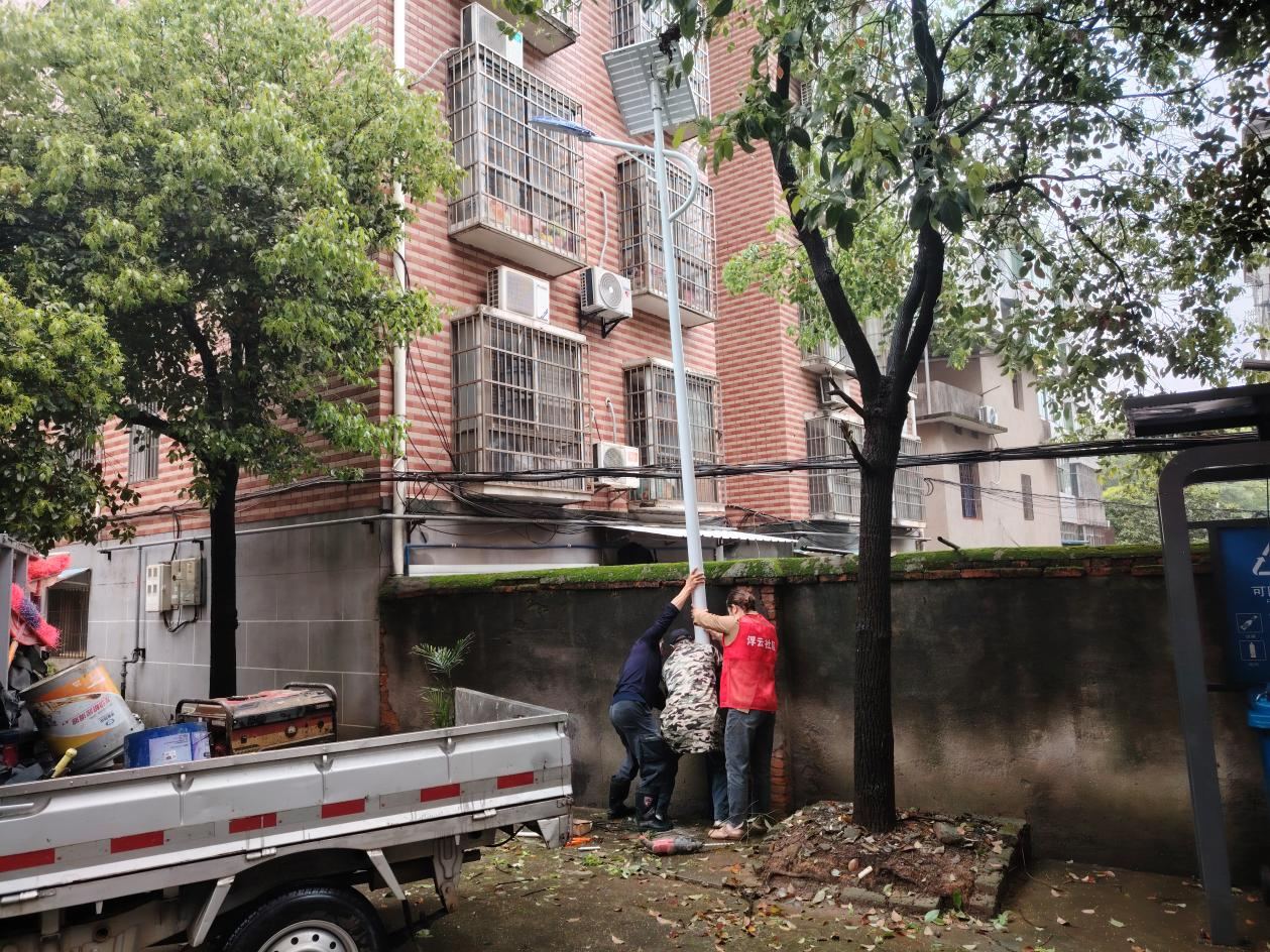 江西奉新：点亮民心路 照亮幸福家