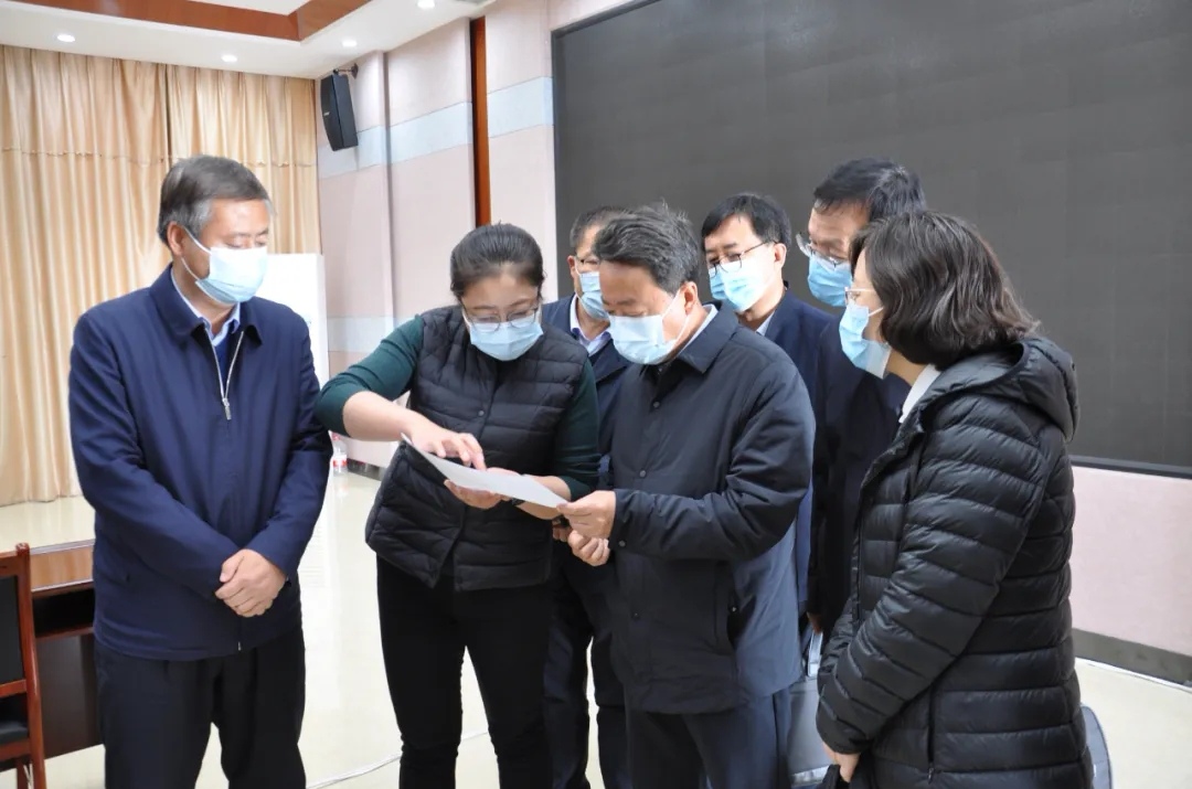 张掖市市委书记卢小亨在区县调研指导疫情防控指挥部工作时强调打造统一高效的指挥调度体系