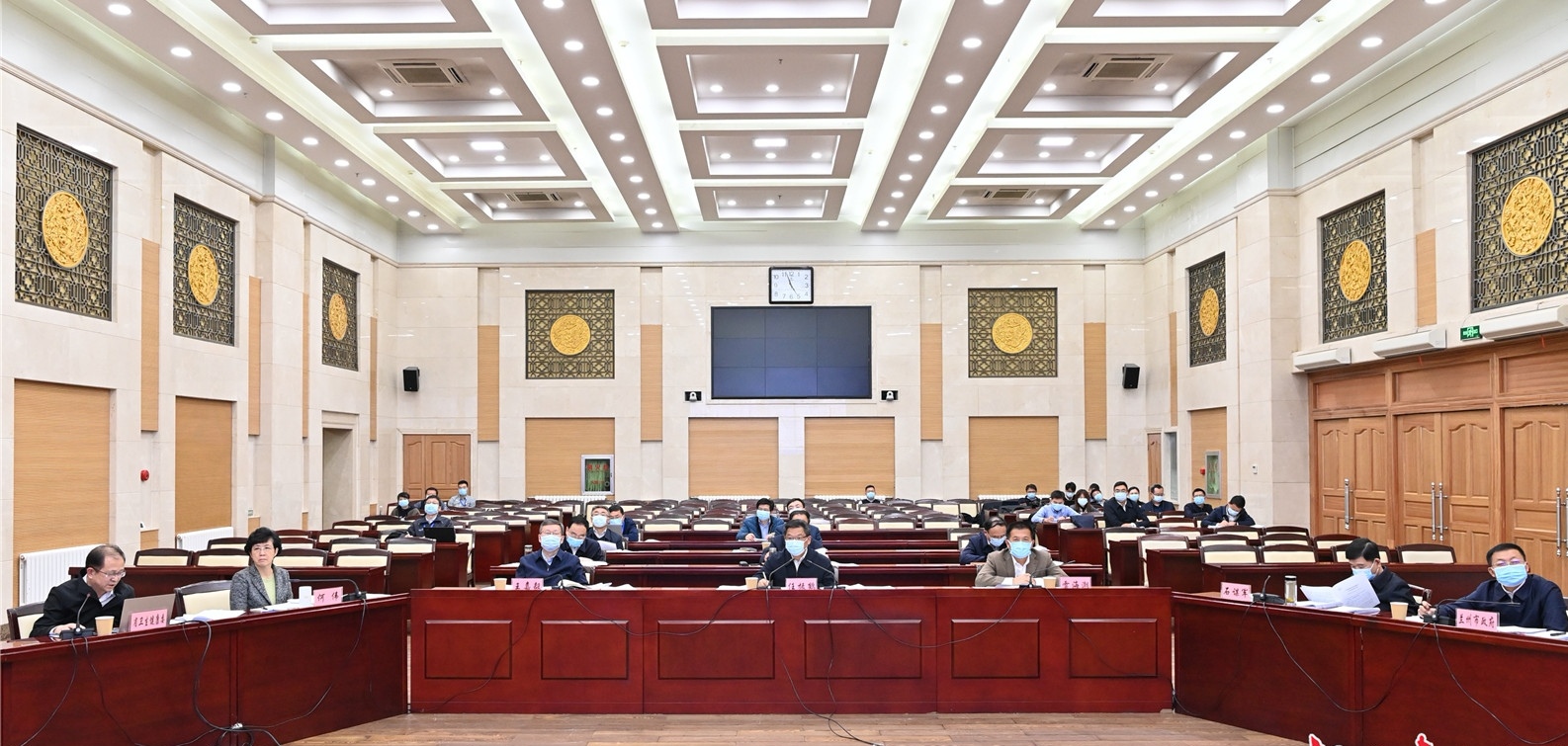 甘肃省新冠肺炎疫情联防联控领导小组召开调度会，任振鹤雷海潮出席并讲话