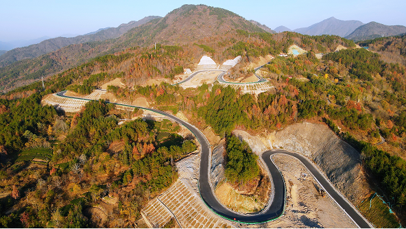 湖北英山：路似玉带绕家乡