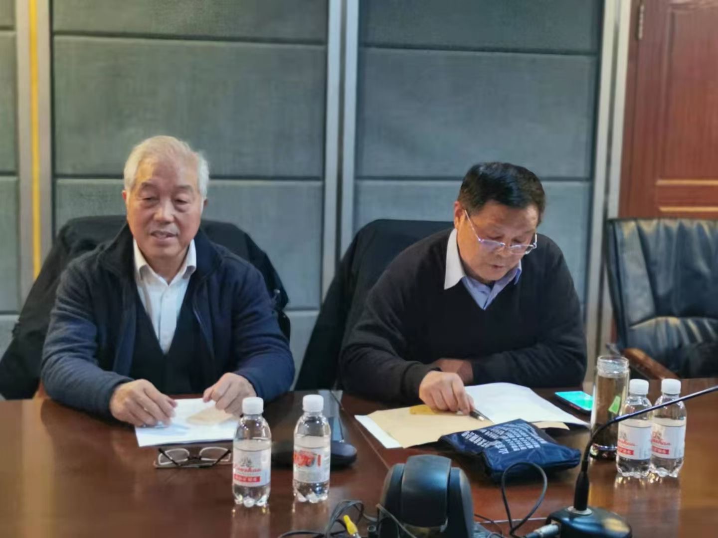 热烈祝贺《青岛市书画刻字艺术家协会党支部成立大会暨揭牌仪式》于12月3日隆重举行！