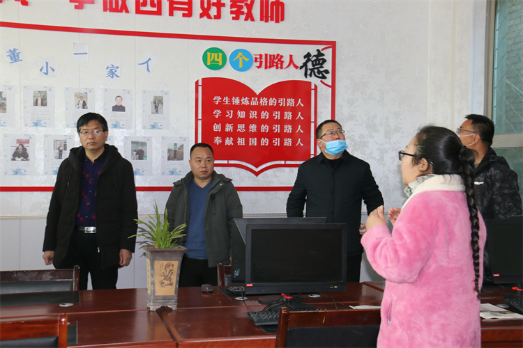 灵宝市豫灵镇举行乡村教师办公室文化观摩交流活动