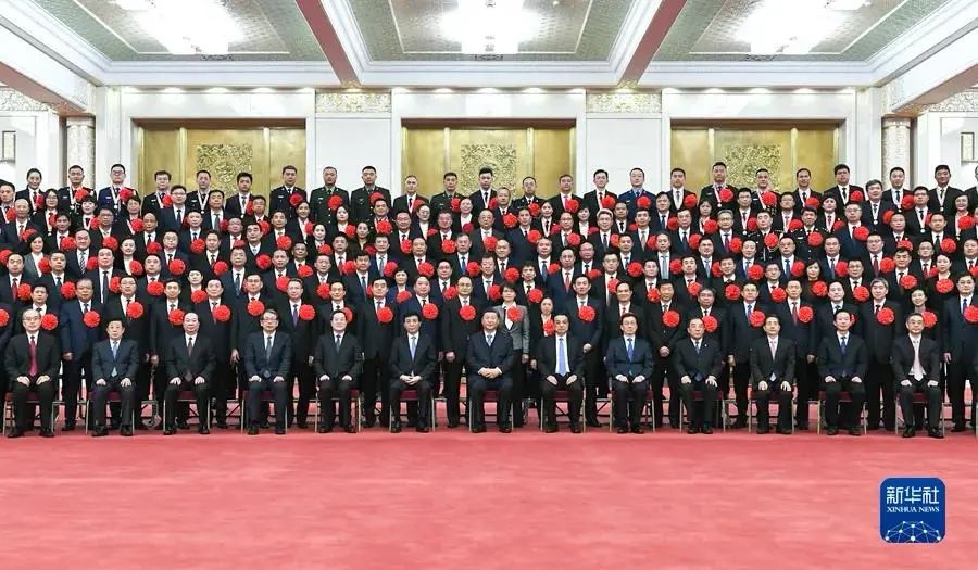 甘肃酒泉荣膺“平安中国建设示范市” 王立奇赴京领奖
