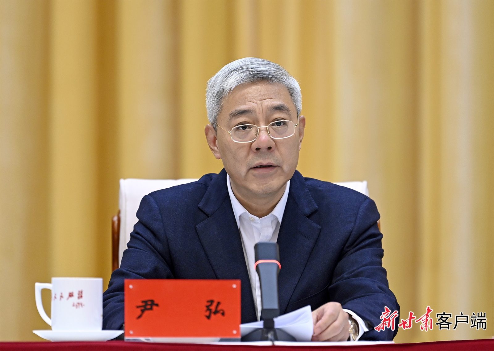 尹弘在全省宗教工作会议上强调：坚持我国宗教中国化方向，开创全省宗教工作新局面