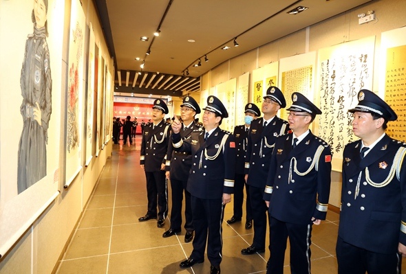 甘肃省公安系统书法美术摄影展开展