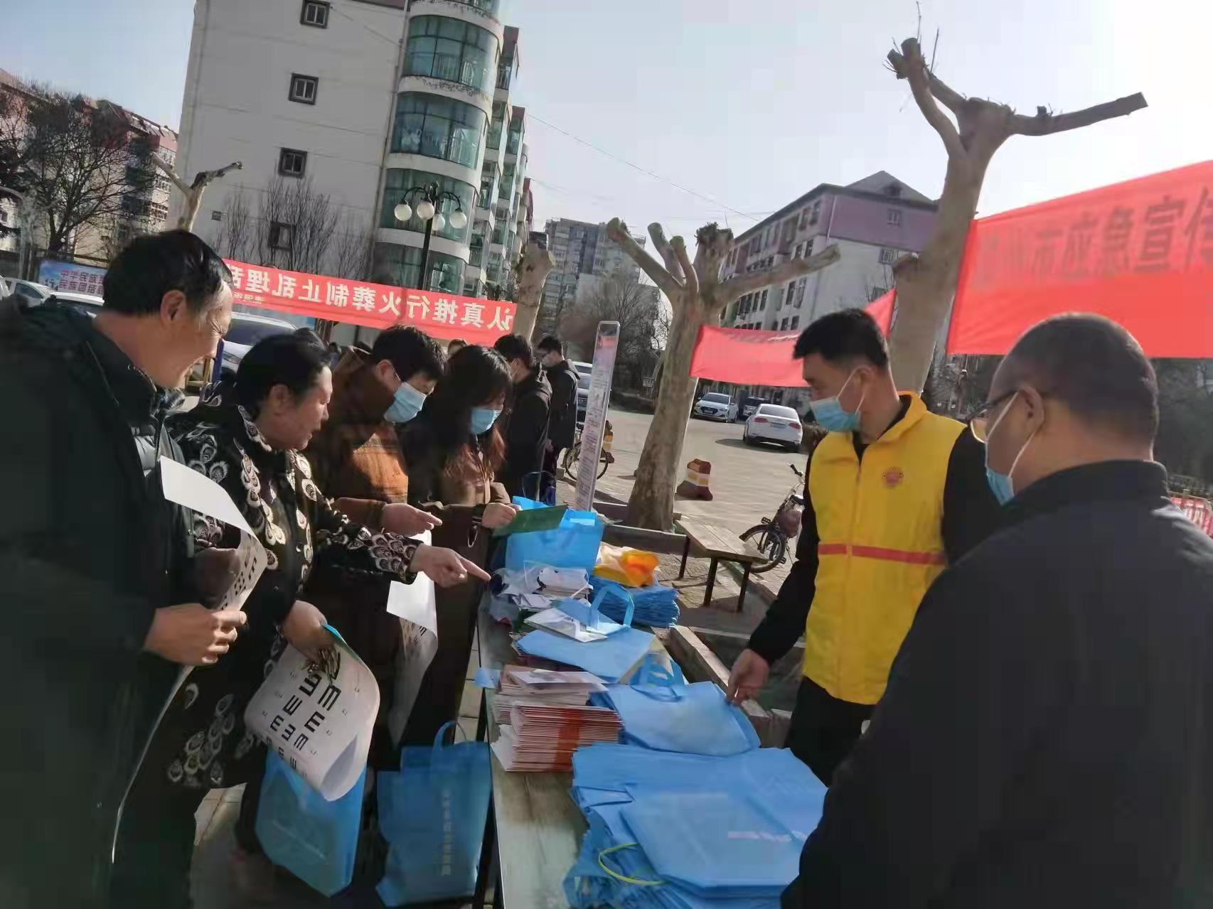 河北滦州:应急局弘扬雷锋精神践行志愿活动进社区