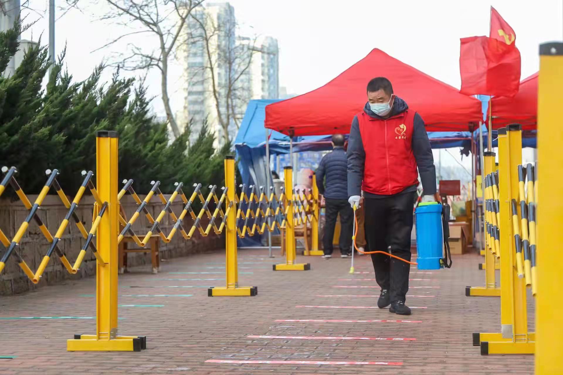 青岛市市南区云南路社区退役老兵：旗帜所指   听令战疫