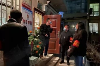 兰州市七里河区委宣传部、区融媒体中心党员干部 在疫情防控第一线践初心担使命