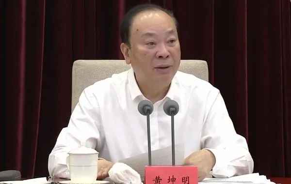 黄坤明在全国宣传部长电视电话会议上强调 深入学习宣传贯彻习近平总书记重要讲话精神 