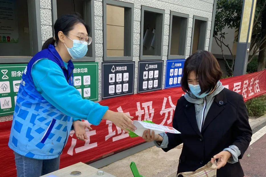 青岛西海岸滨海街道华宁路社区：垃圾科学分类，文明你我同行