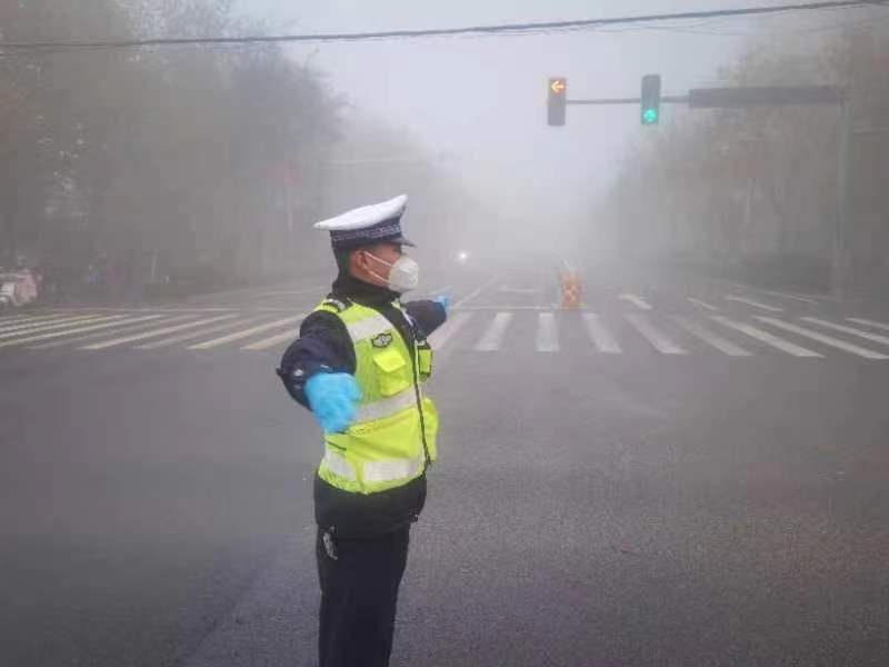 鸡泽交警多措并举预防冬季交通事故