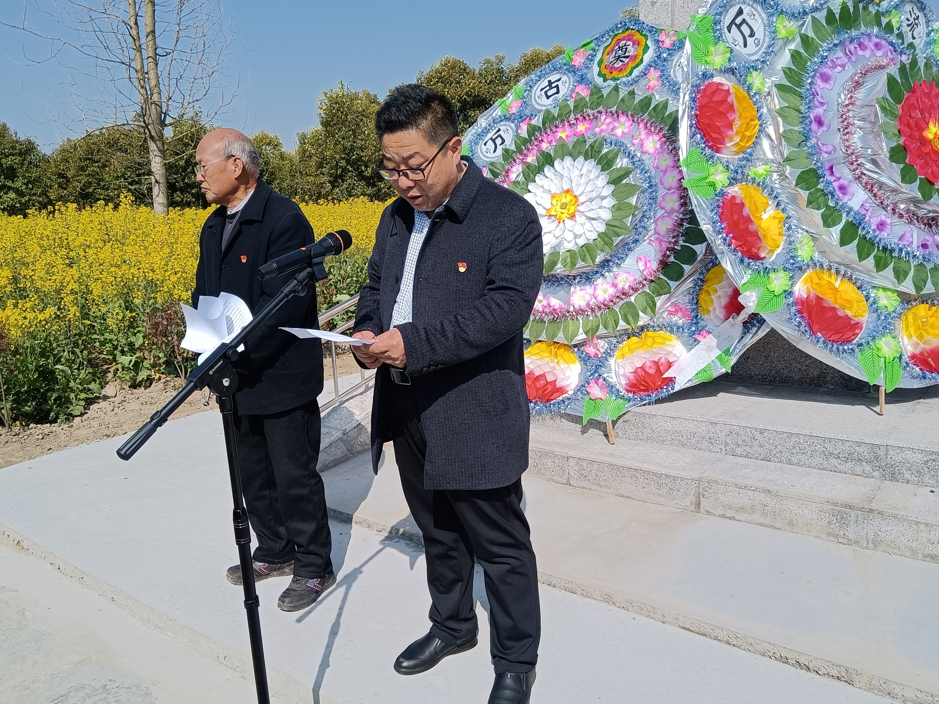 盐城大丰万盈殷灶村：慈善幸福家园项目修缮英烈纪念碑