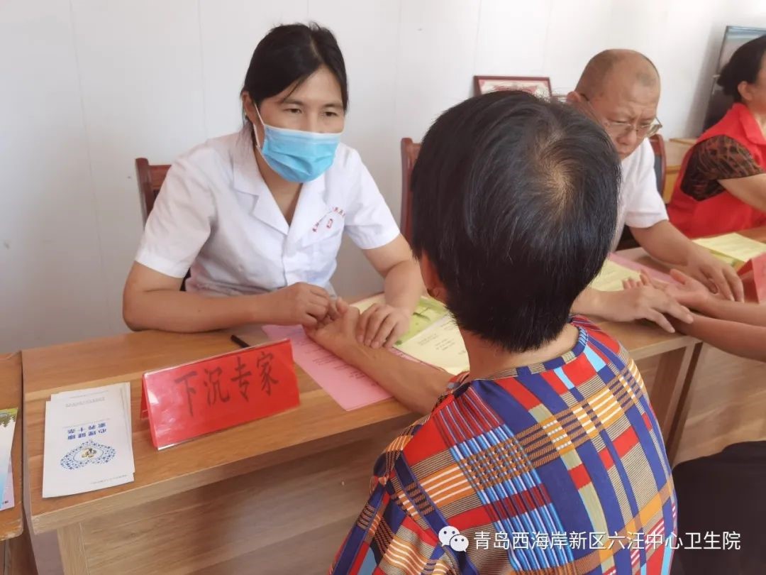 医师节，送健康——青岛西海岸新区第六人民医院院开展“勇担健康使命，铸就时代新功”大型义诊活动