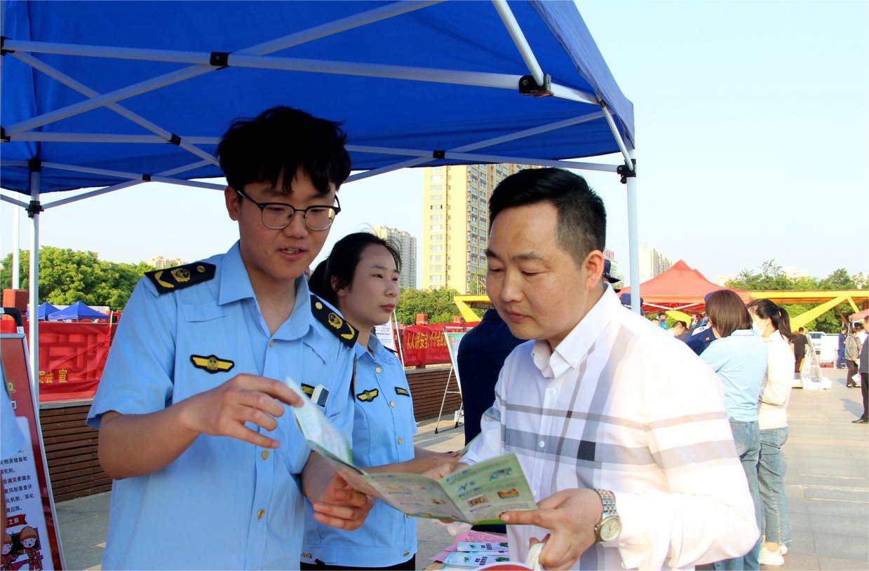 山东省兰陵县开展第16个全国防灾减灾日集中宣传活动