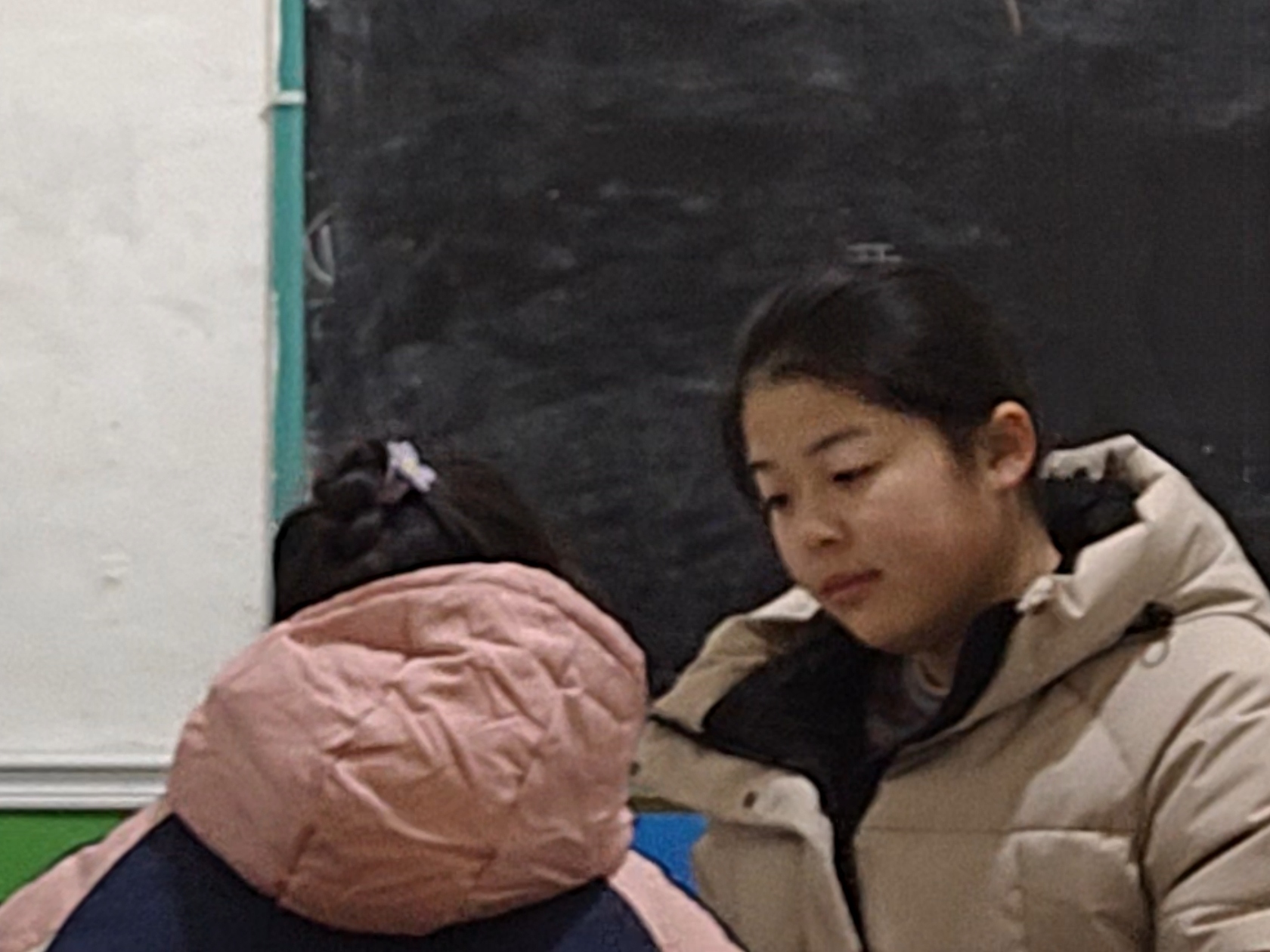 志愿温情暖童心，共读书香启智程