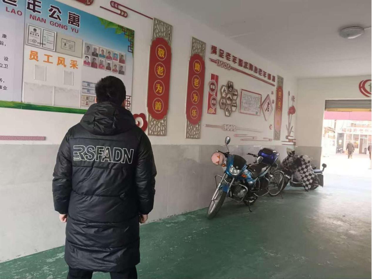 青春献爱心，夕阳绽欢颜