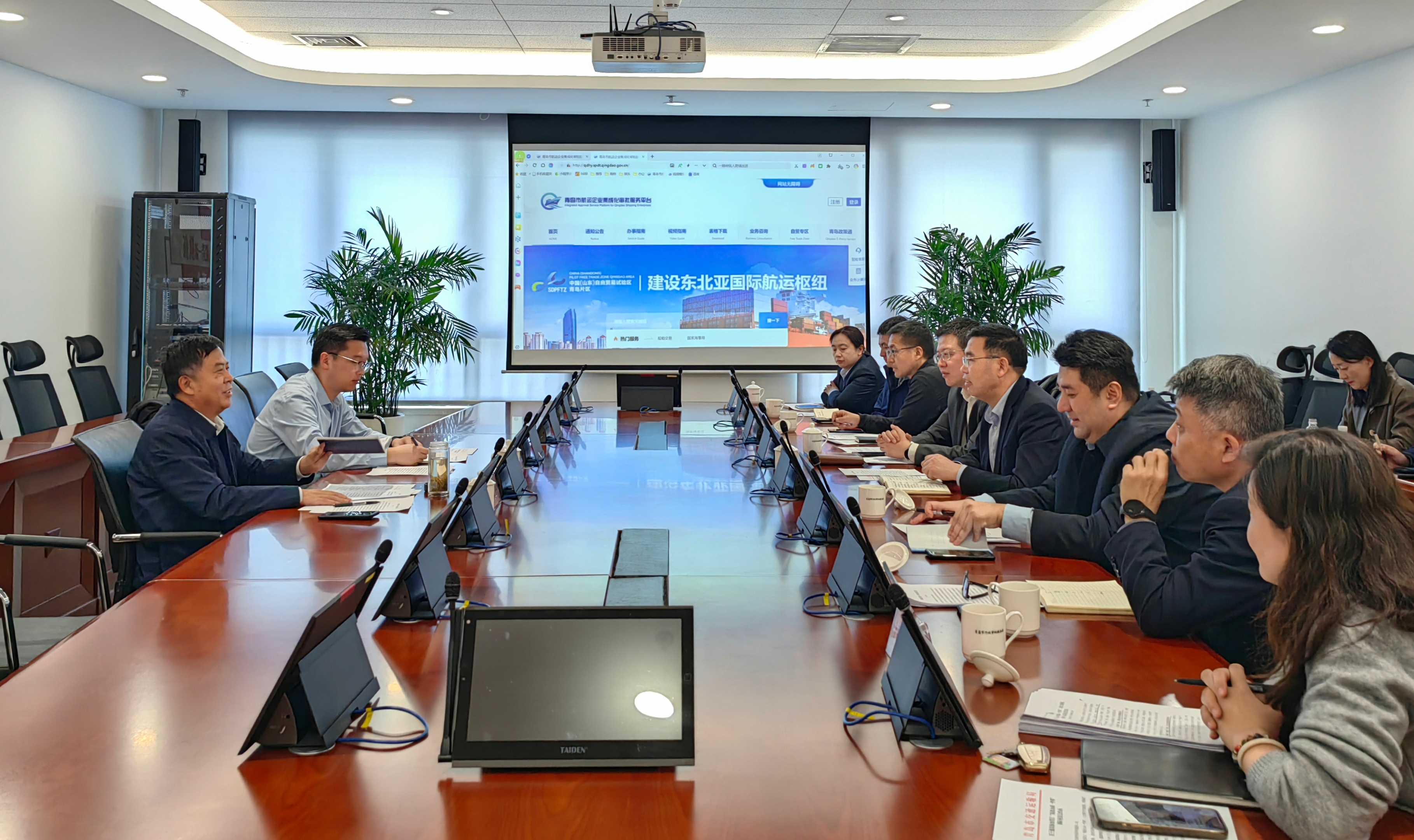 山东省交通运输厅赴青岛市民中心开展 “高效办成一件事”工作调研