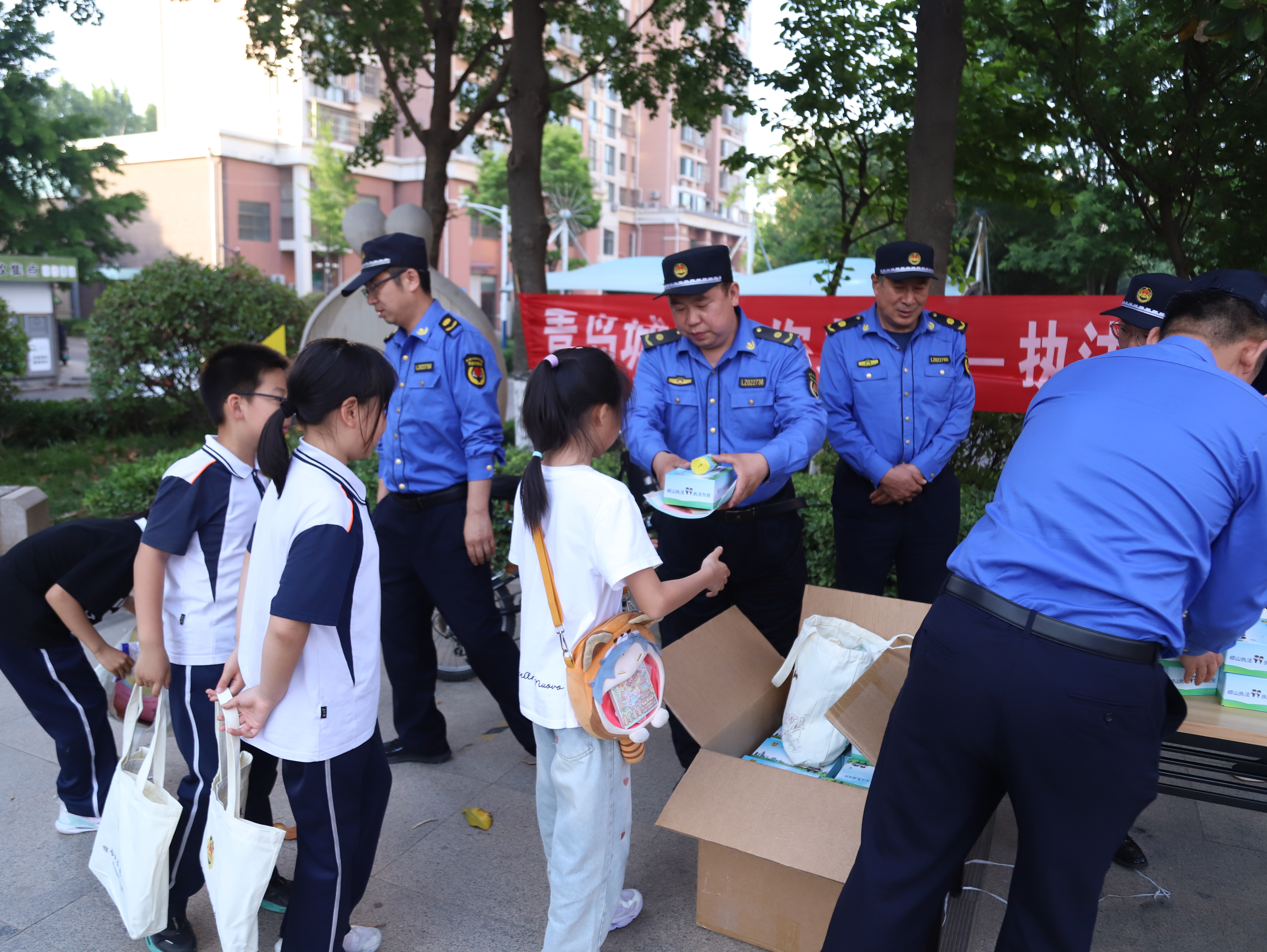 青岛市崂山区开展文明养犬宣传活动 共建和谐小区环境