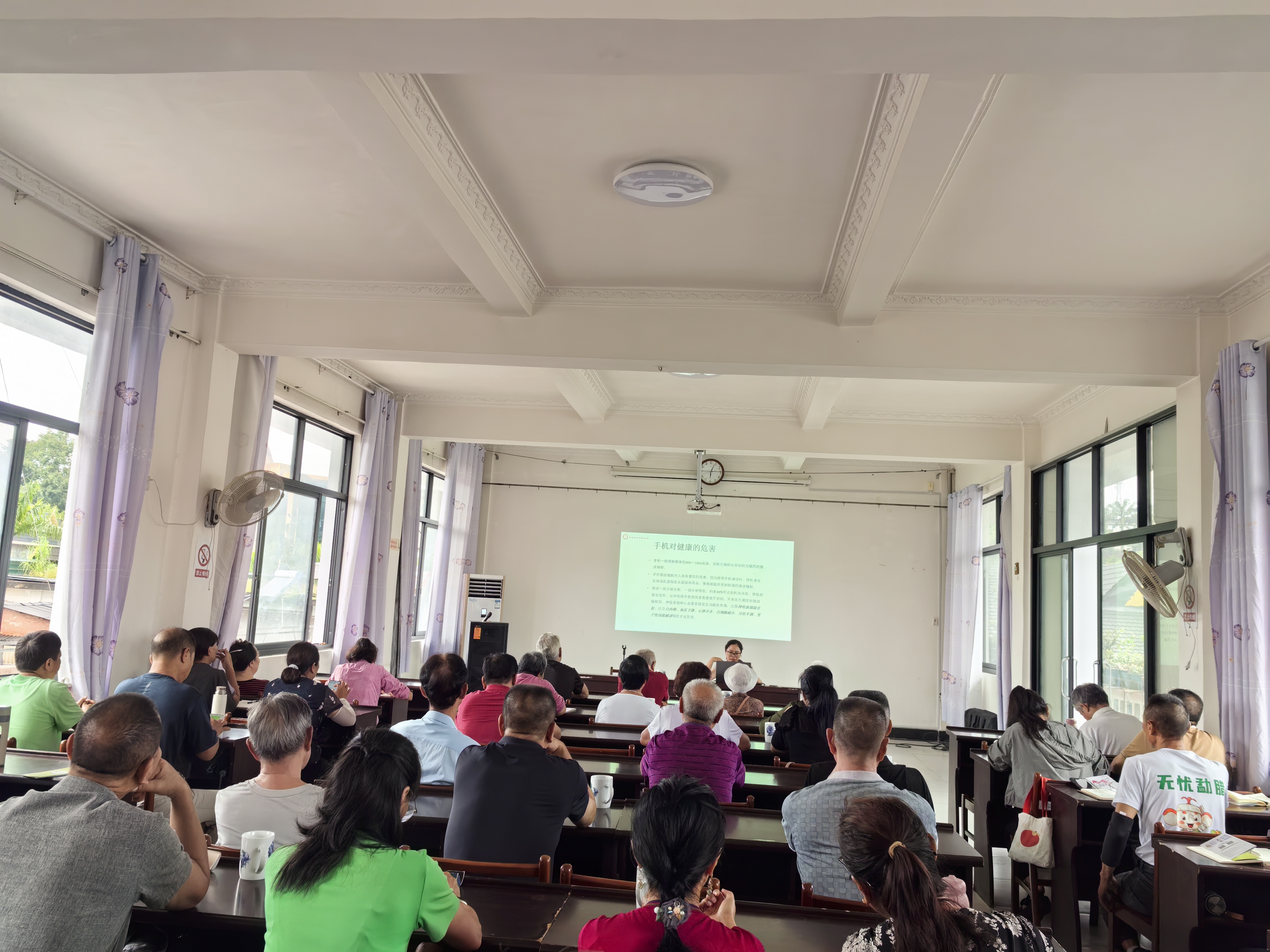 云南省西双版纳傣族自治州勐腊县：健康讲座+惠民义诊，温暖老干部心窝