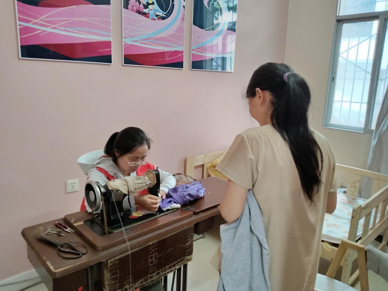 江西省宜春市奉新罗山社区一针一线织就邻里温情