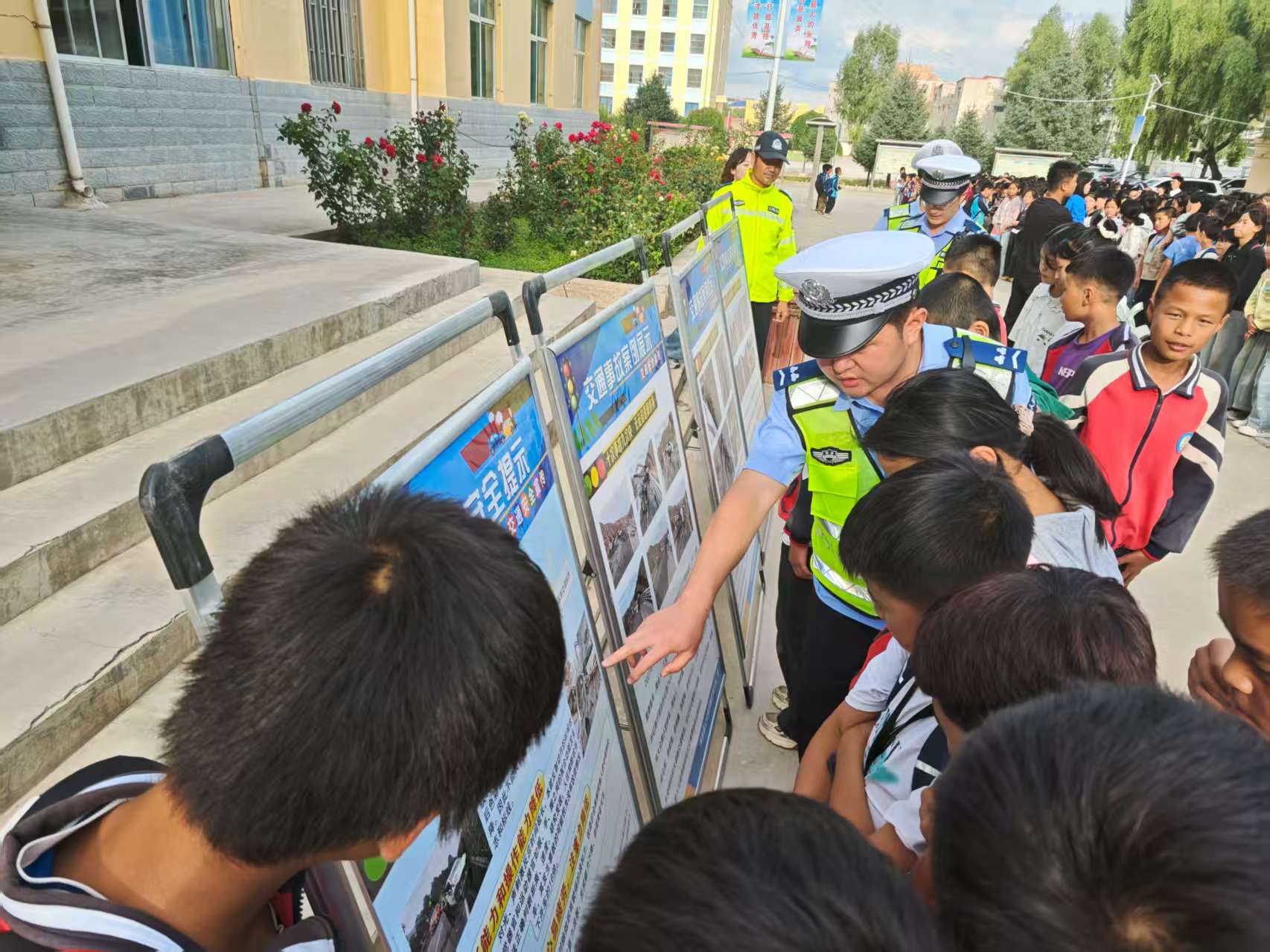 江西省抚州市东乡县公安多措并举护航秋季开学