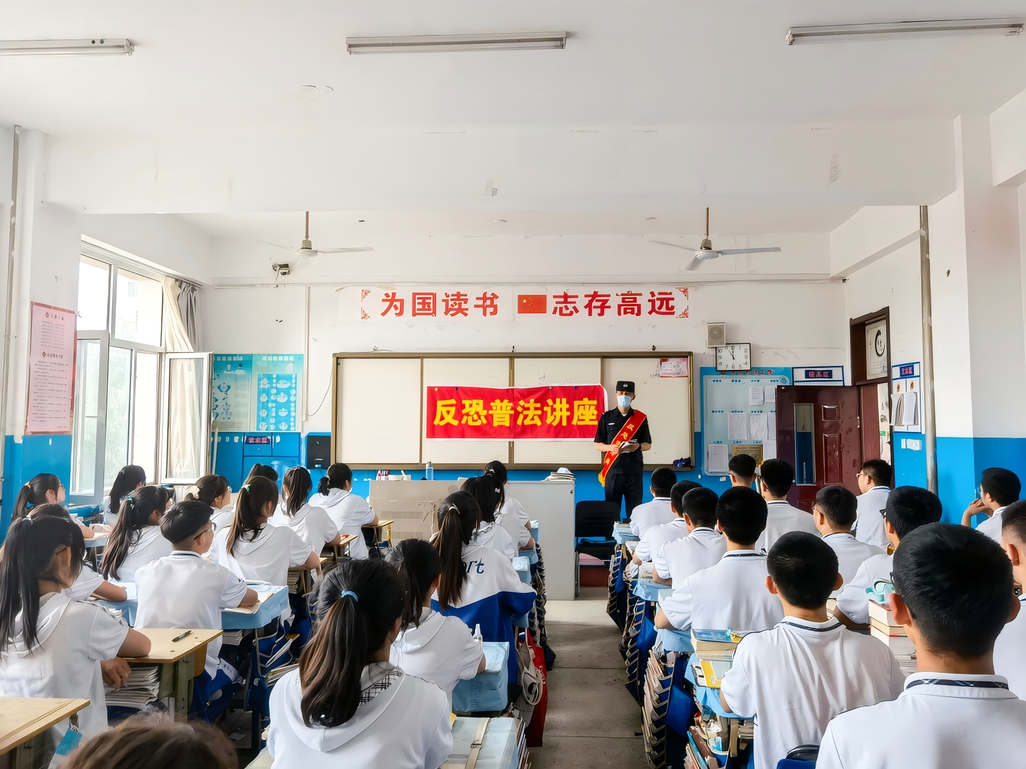 内蒙古：开学第一课开鲁特警这样上