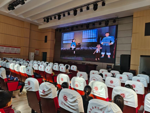 江西南昌县洪州汇仁学校扎实推进爱国主义电影进校园行动