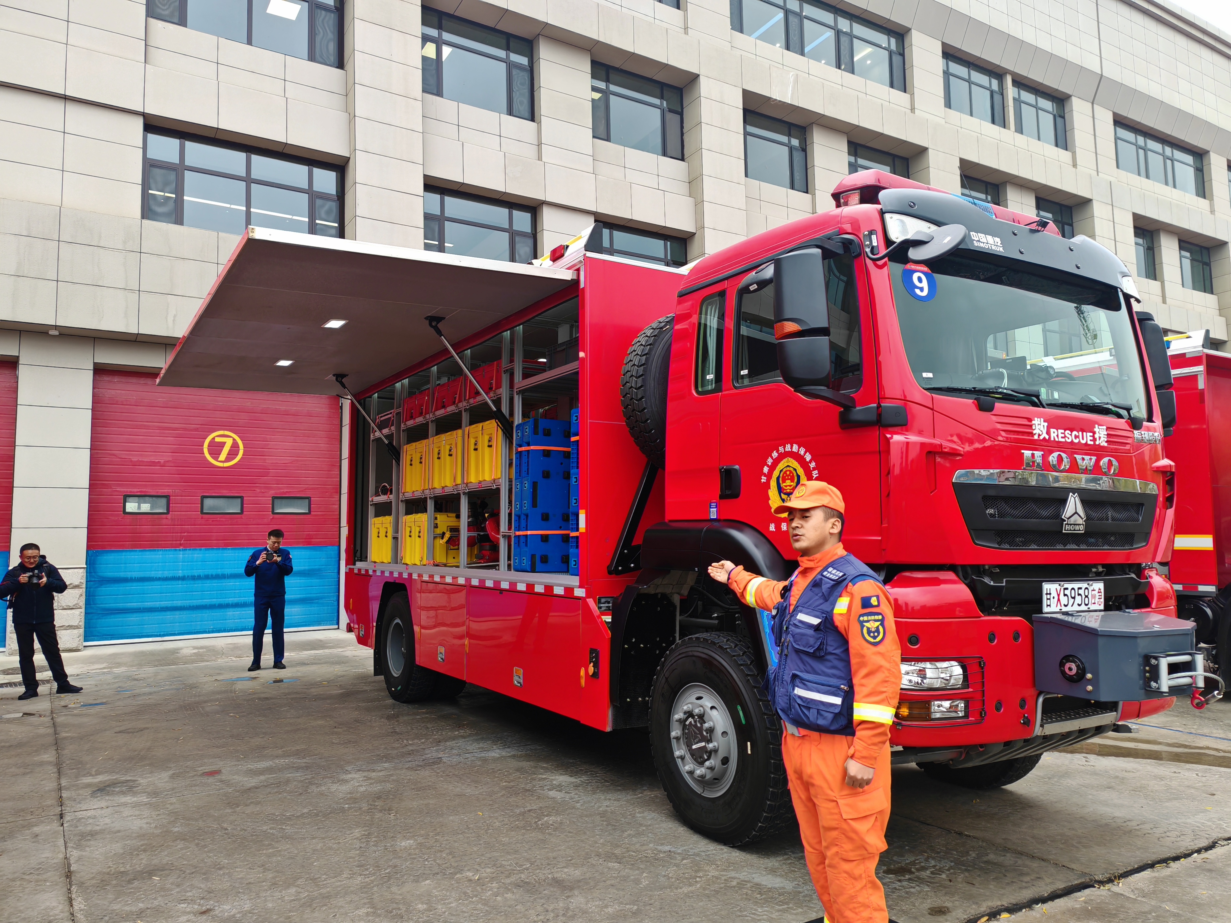 筑牢安全防线  坚持依法行政 从严管党治队 全力维护社会面火灾形势和队伍管理双稳定