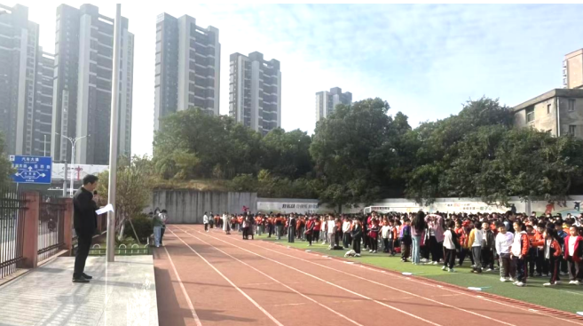 江西南昌县莲塘第四小学开展“九九重阳话传承 红色故事润童心”宣讲活动