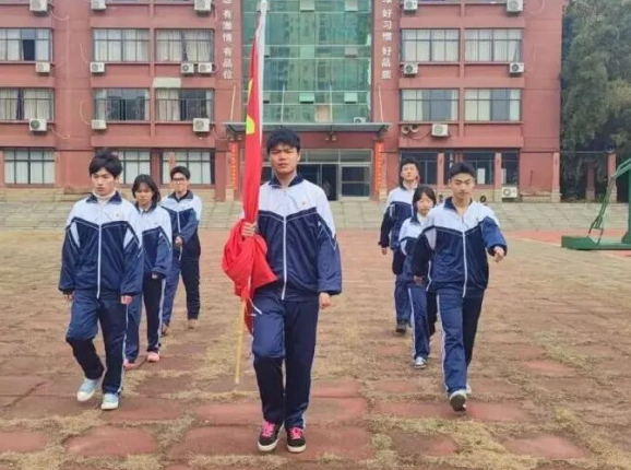 南昌市东方明珠高级中学举行新年首次升旗仪式