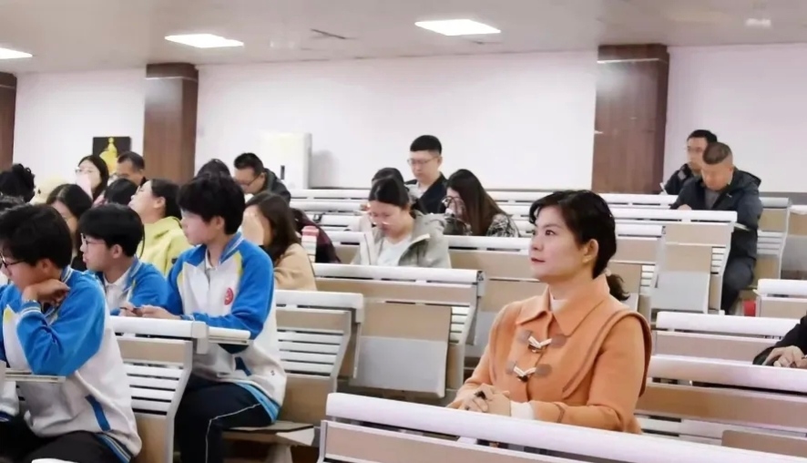 鸡泽一中组织优秀教师示范活动