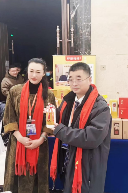 商会明星耀眼明 . 邮情栈桥酒情浓