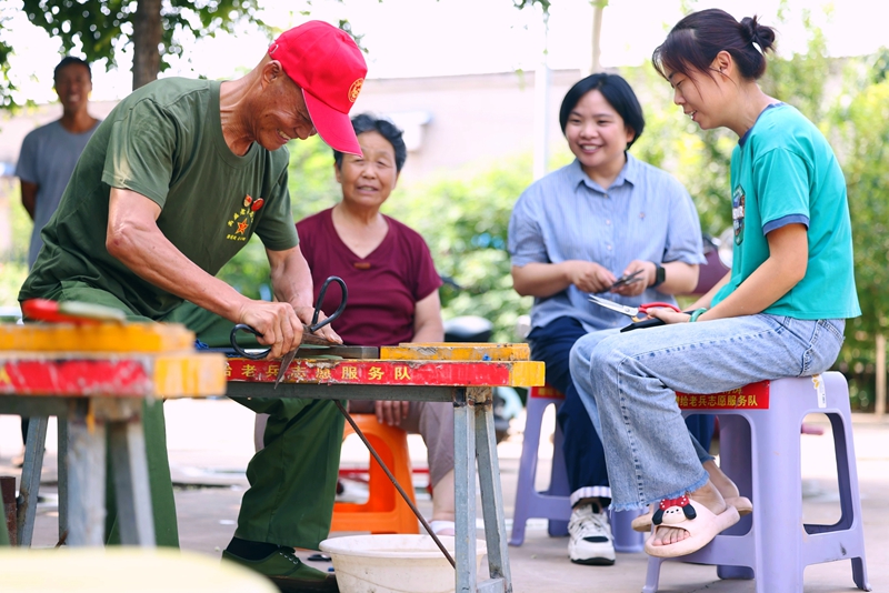 河北平乡：八一前夕送温情 崇军爱民暖人心